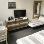 Yburg 3*