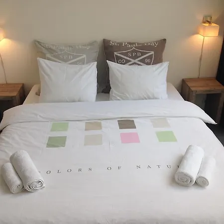 Yburg לינה וארוחת בוקר 3*