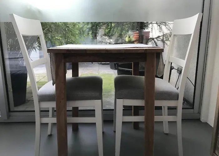 Yburg לינה וארוחת בוקר 3*