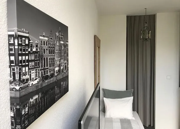 Yburg לינה וארוחת בוקר